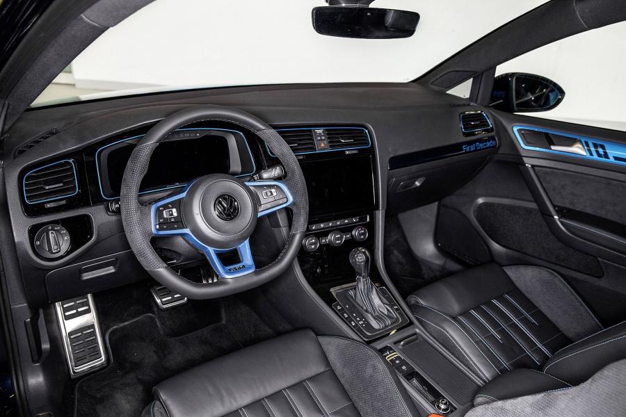 Торпедо Volkswagen Golf GTI First Decade 2017 года  (фото 11 из 12)